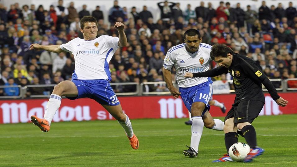 Lionel Messi takes on Real Zaragoza